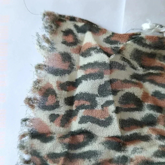 *Free With Purchase*Leopard print scarf - Picture 6 of 6